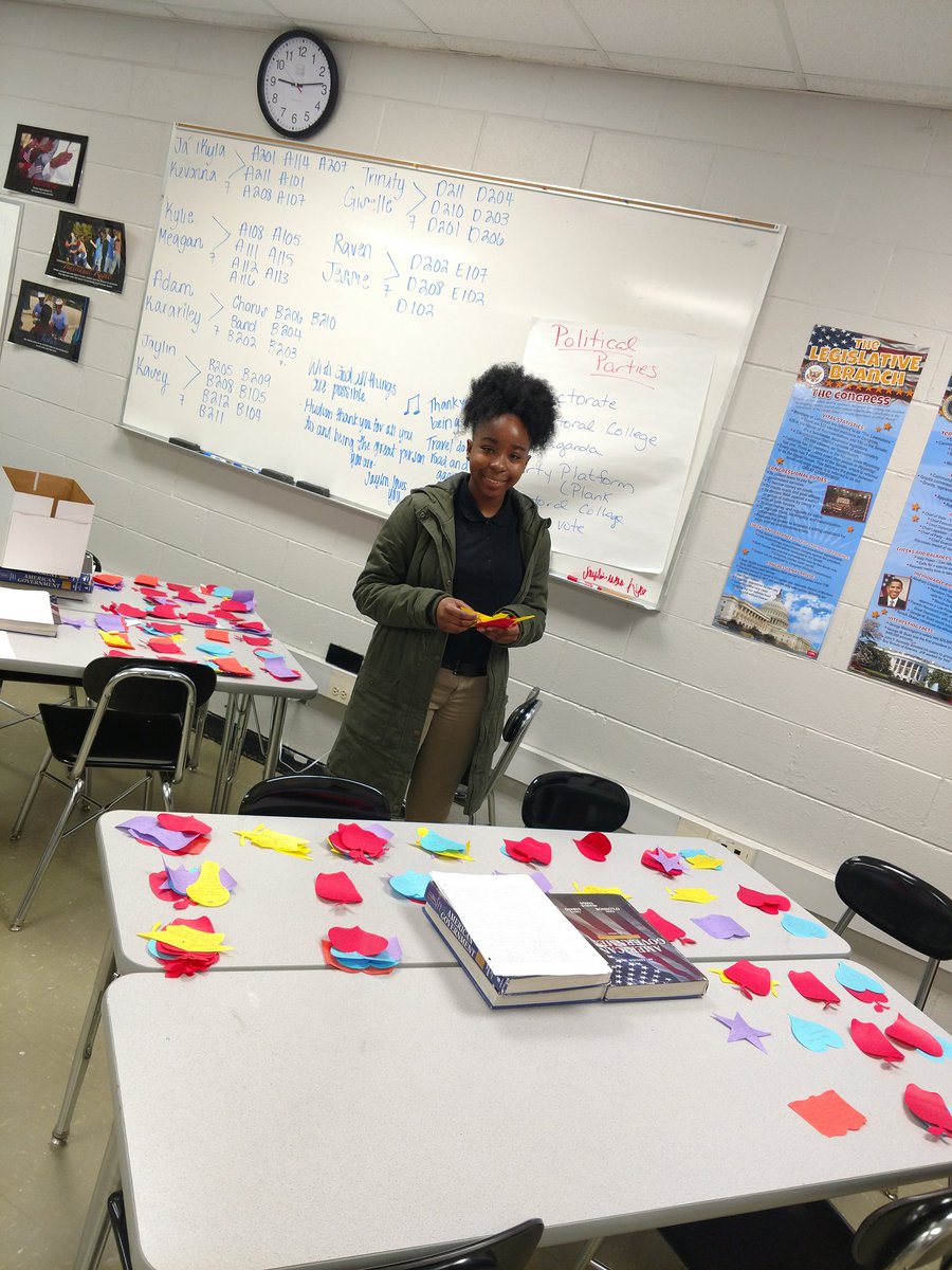 RSHSBeta's tweet photo. Today Zalayell Short headed up our delivery of teacher and staff appreciation notes. This has become a new favorite tradition at RSHS. Many teachers keep their noted posted as a permanent reminder of the difference they make. #betaweek19 #teamupthursday https://t.co/WeoOVQKAnA