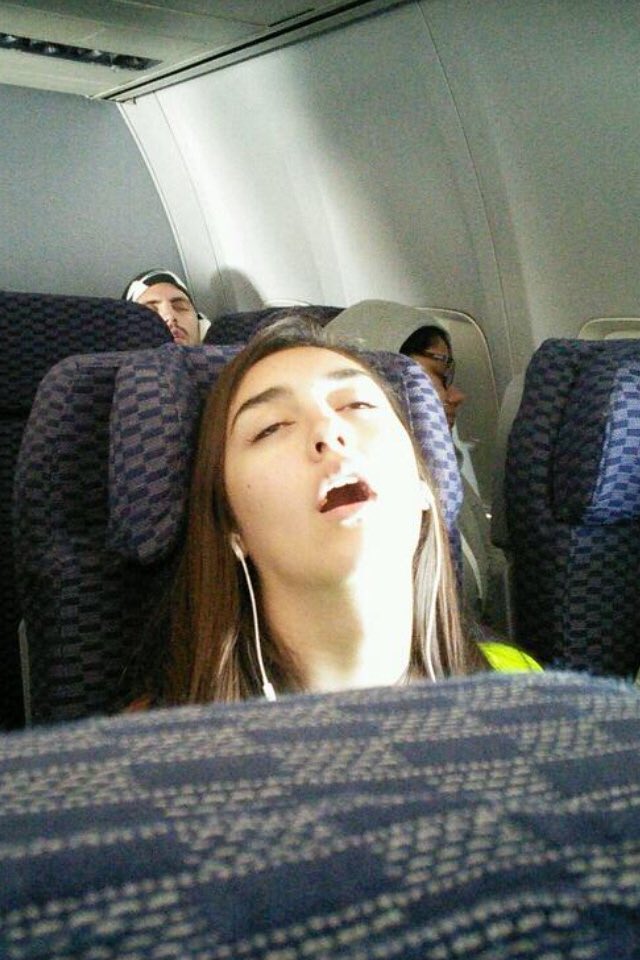 dandrenorton's tweet photo. #sleep #sleepingwitheyesopen #sleepingwithhereyesopen #Sleep #Sleeping #Creepy #Creep #Eyes #Wow #SHOCKED How can people sleep like this ???? How is that comforting and how can anyone fall asleep like that 😂😂😂? Comment someone you may know who does this? https://t.co/7RZ5W1Dnuw