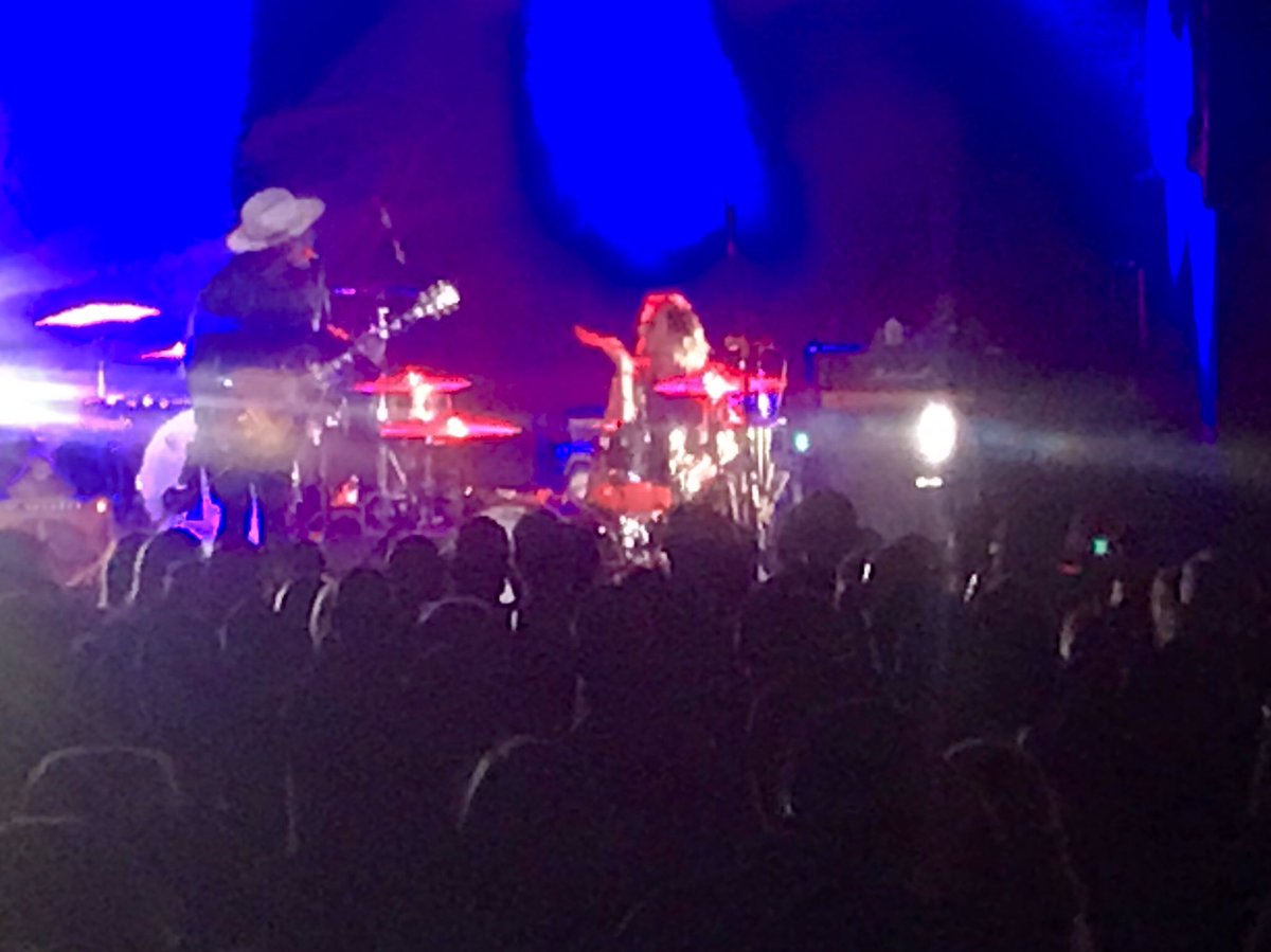 shutter16's tweet photo. #keepitclose @FillmoreNC with #bonesowens #rock #southernrock #countryrock #concert #twitfromthepit https://t.co/V0xwr9ljRx