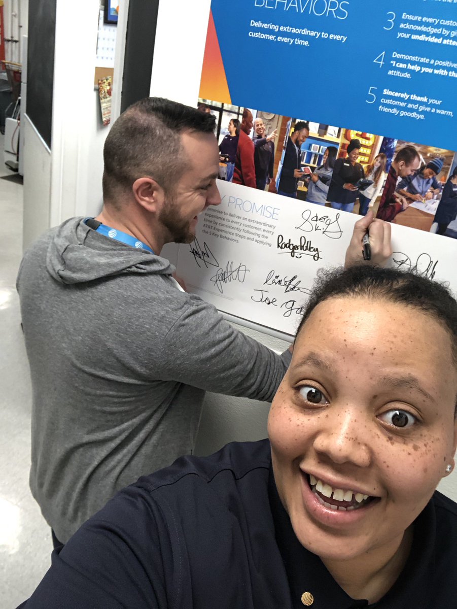 sg939y's tweet photo. @relayrichard stopped by to sign OUR PROMISE POSTER for Los sicarios !!! Thank you for the seeds of knowledge definitely will put them into play ! #99promises #regulators #mountup #maswcwc @MASWreckingCrew @jd4180 @404girl https://t.co/Qi84gfxUXQ
