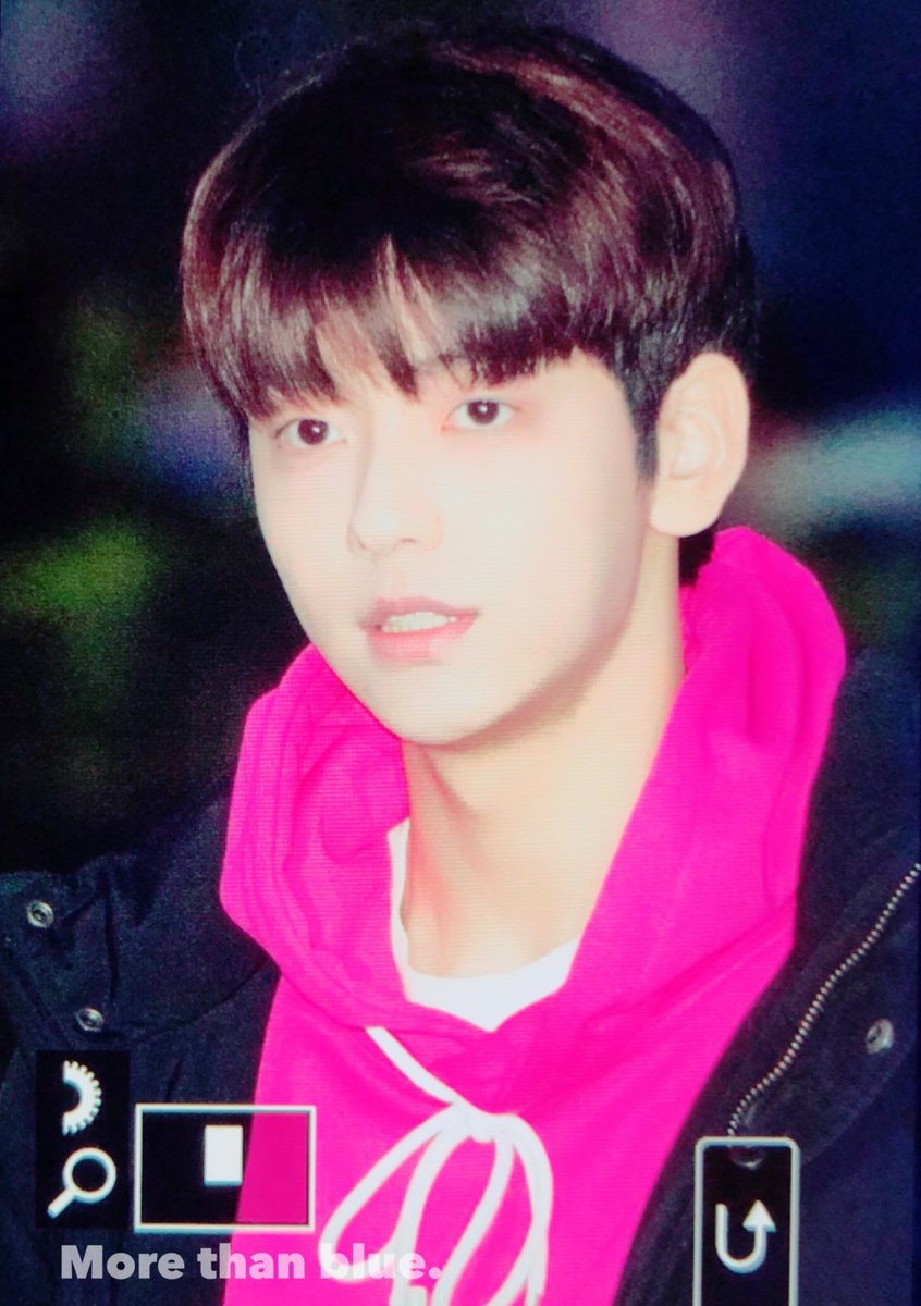 SoobinDiario's tweet photo. [📸 #HQ | 07.03] #Soobin antes de entrar ao prédio onde será o Music Bank.

©more than blue. 

#SOOBIN #TXT #TOMMOROW_X_TOGETHER #MUSICBANK #DEBUT https://t.co/xnn96X2VKV