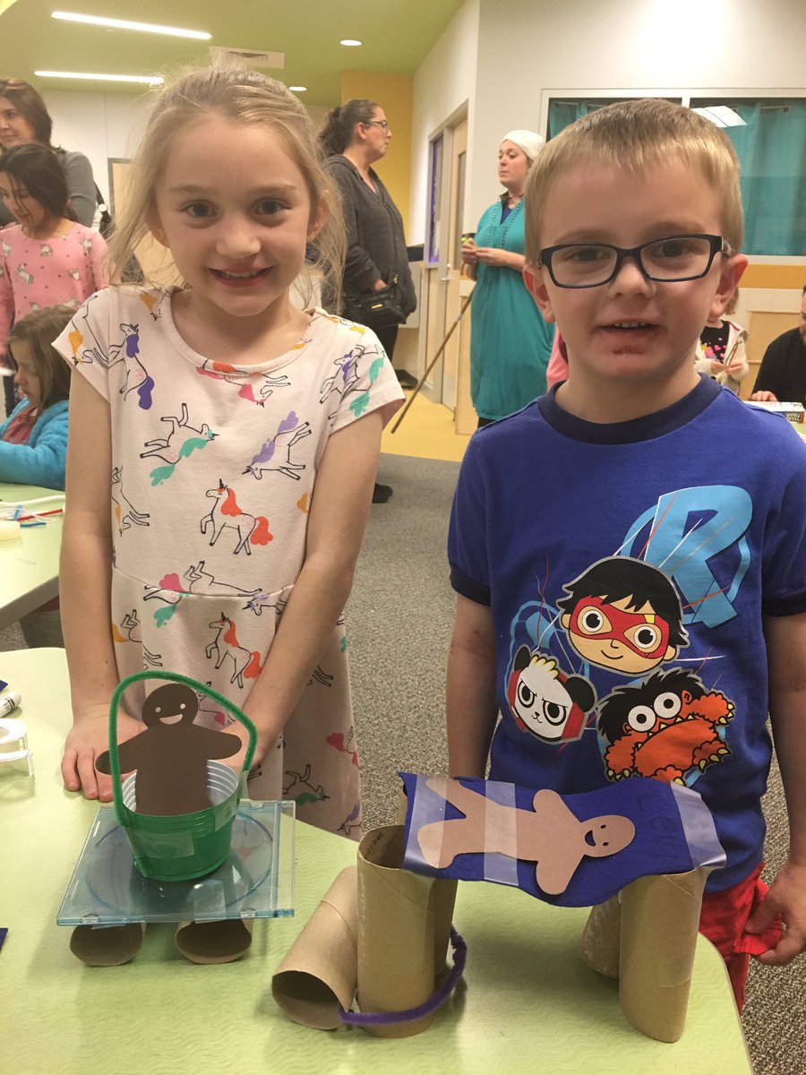 Camacho_Elem's tweet photo. We had a great time at STEM Literacy Night tonight! Our Cosmos got to solve STEM challenges in each grade level, use #makerspaces, play with robots in the library and take home a free book! #camachoSTEM #STEMliteracynight2019 https://t.co/1kv0yY3XmD