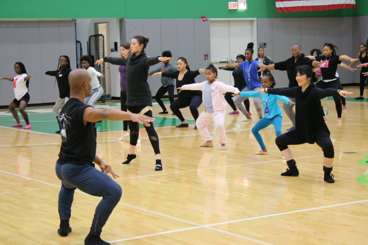 AuditoriumChgo's tweet photo. We had a fantastic time tonight at our "Revelations" Workshop with #AlvinAiley dancer &amp; Chicago native Vernard Gilmore! Chicagoland community members had the opportunity to learn the moves to Mr. Ailey's iconic piece. #AILEYattheAud #AILEYinChicago #Ailey60 #AileyAscendaing https://t.co/S9wHUGV3Qi