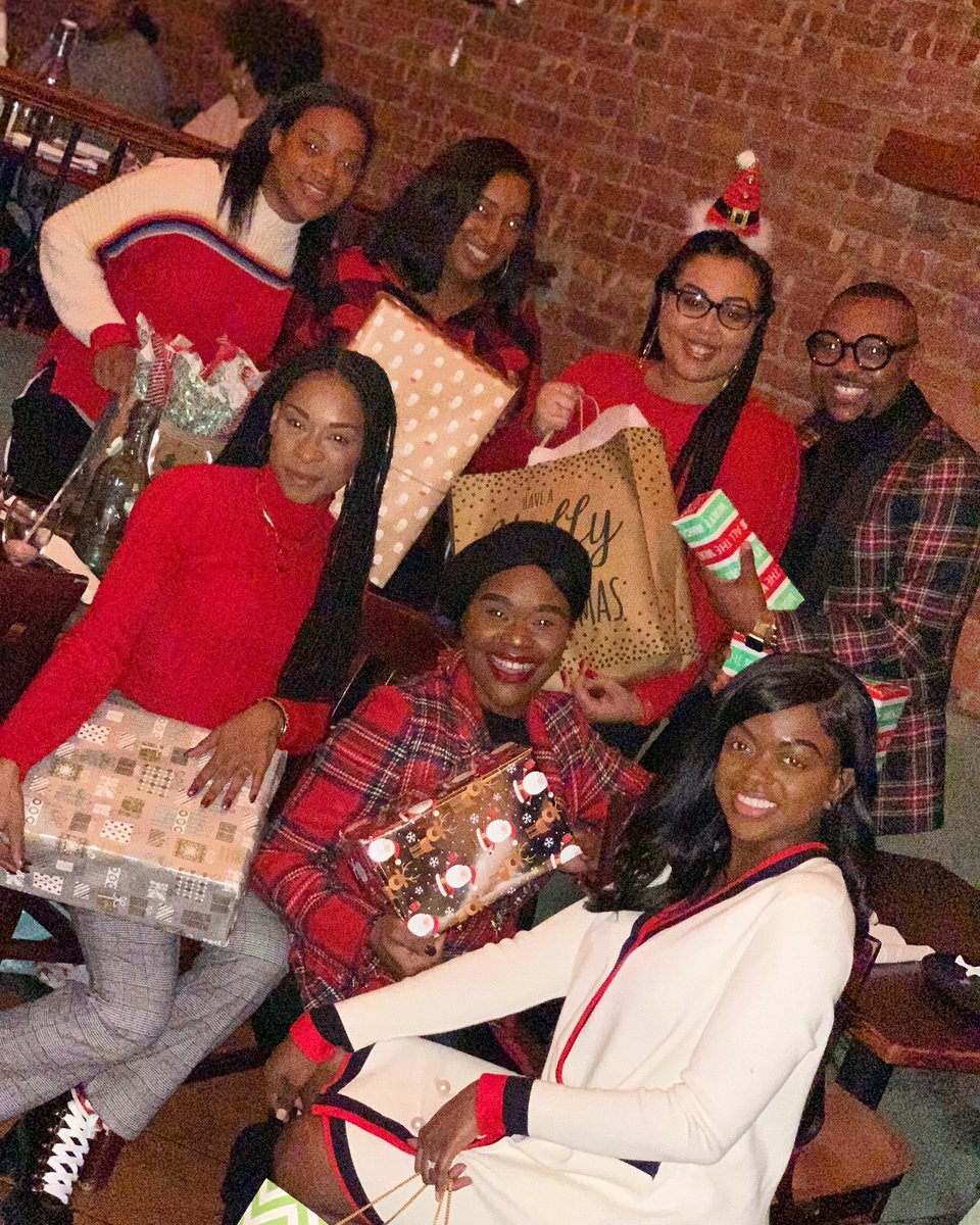 JaniseeAileen's tweet photo. me and my friends.. yeah we have ups & dwns. but we’re human. no matter what, we’re there for one another. & we have GREAT TIMES! the love is completely genuine. #CheetahChat #FriendGoals #MyFriendsAreGoalsYourFriendsAreFaux (photo taken by our favorite bartender @ our fav spot!) https://t.co/NxO16URkRy