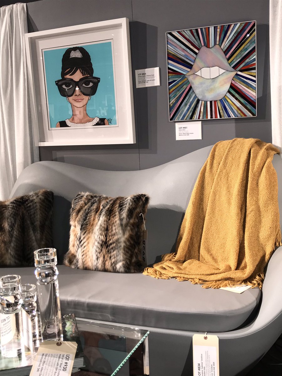 AllisonEdenArt's tweet photo. Donated a beautiful art piece for the incredible Bailey House auction- check it out at the magnificent Interior Design Society vignette- bid online- so much cool stuff and it’s all for a good cause #isd_ny @BaileyHouse #art #auction #PopArt #NYC #smile #glassart https://t.co/YKlRl0B8tt