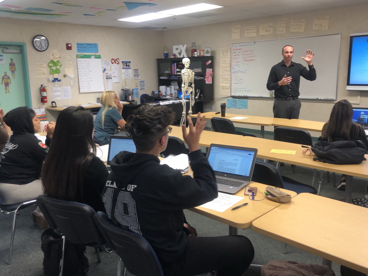 CareerEdCenter's tweet photo. David Mason, CEC’s Employment Specialist, gives our Pharmacy class an innovative presentation on Resume Writing. This gives our students insight into how to create an extraordinary resume and become young professionals! #collaboration #SWAG #professinaldevelopment @dbmason5 https://t.co/rHPbWylGvK
