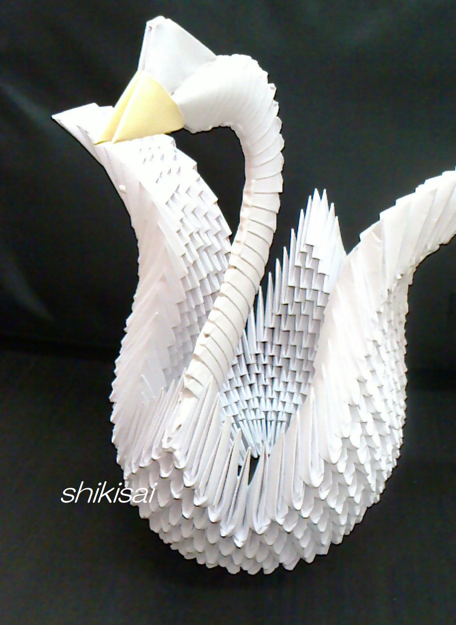 来夢 とうとう禁断のブロック折り紙に手を出してしまった ６００枚以上使ってます コピー用紙を指定のサイズに裁断するだけで半日 完成までに丸２日かかりました ま まぁ 初めてにしては上出来かな W 折り紙 ブロック折り紙 白鳥