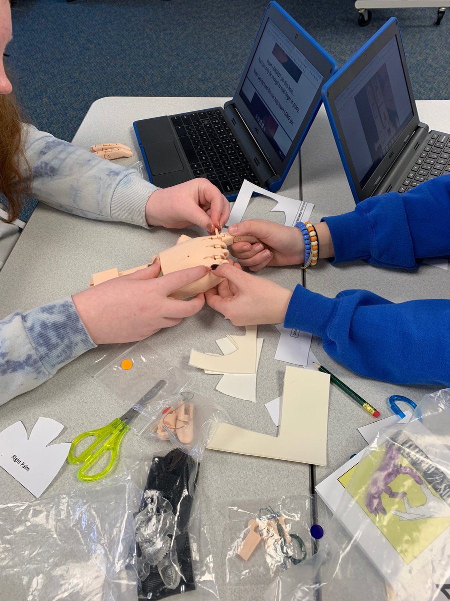 KristinDages's tweet photo. Another amazing week of building and printing prosthetics with our service learning class and the #HandsofGratitude program at HMS. #3Dprinting with ⁦@lulzbot3D⁩ and #ChangingLives https://t.co/o8zdLFkTsP