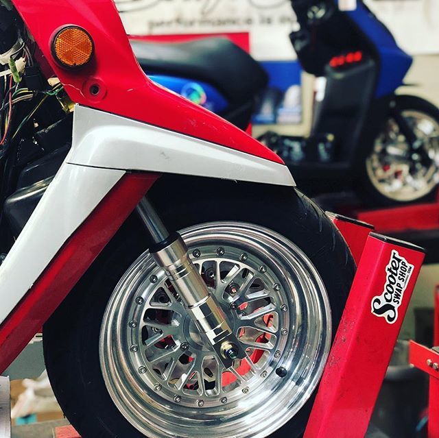 ScooterSwapShop's tweet image. Prob two of the fastest Zumas in the USA right here. Too bad they both need to be finished :) #mnnthbx #prebug #mnnthbx #ruckus #spree #dio #bws’r #moped #yamahzuma #usa #pdx #portland #usabusiness ift.tt/2HlD7Vd