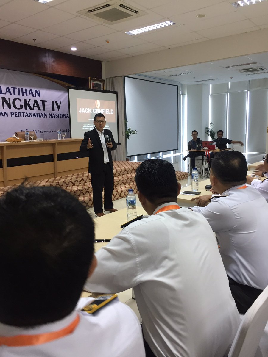 Peserta Diklat PIM Tk. IV pagi ini mendapat materi tentang mengelola kecerdasan emosi dalam organisasi oleh Dodi Rustandi dari STIFInMan. 
#PusdiklatATRBPN 
#majudanModern 
#ATRBPNKiniLebihBaik 
#HCDP4.0
#ZonaELearning 
#ZonaIntegritas