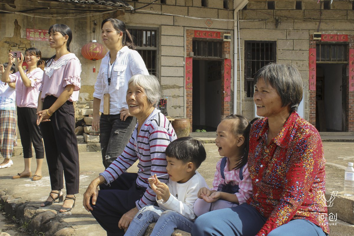 VentureEducate's tweet photo. On #InternationalWomensDay we look back on all of the wonderful woman and girls we have had the pleasure to work with in 2018. From a Tulou village in Fujian, to a film screening in Beijing, we have met some inspiring professionals, students and community builders. https://t.co/nYsYGypjC7