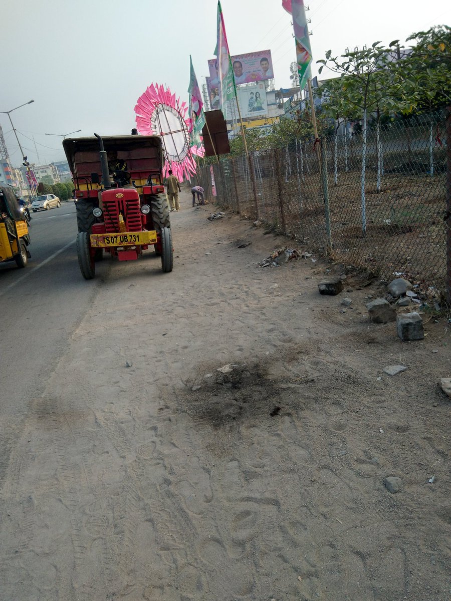 Prateekkul18's tweet image. TRS leaders are visiting our locality so the roads are being cleaned...if the cleaning was done on at least weekly basis our country/state would have been much cleaner. @KTRTRS . Getting ready for traffic jam.#commonmanproblems
P.S: I am a pro TRS as well but just saying.