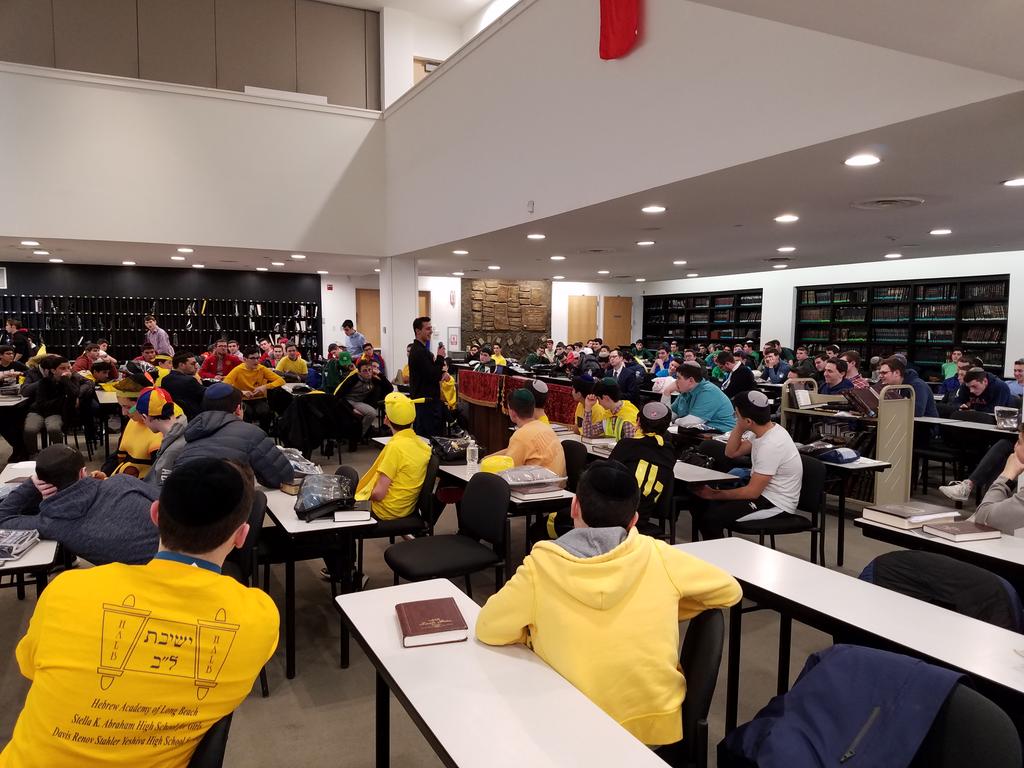 Divrei Torah competition, Color War 2019.