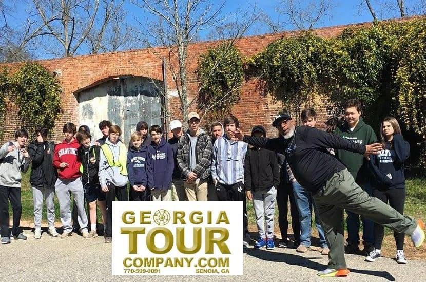 kirstenbeard's tweet image. One more #mvcore pic. Coach Hill with a photo bomb for the win! #mvinterim (photo credit: Georgia Tour Company)