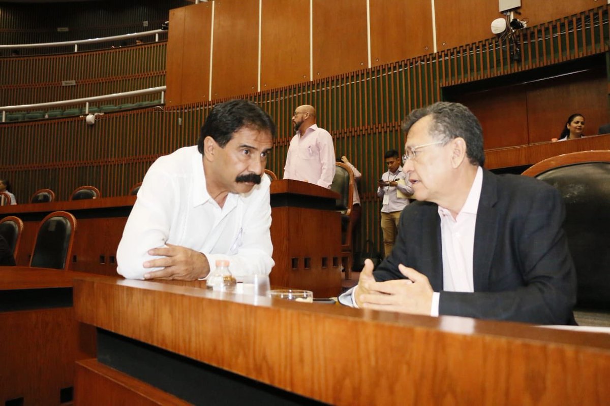 Hoy tuvimos una sesión ordinaria muy tranquila; dialogué con mis compañeros diputados sobre los temas de importancia que habremos de abordar durante los próximos días.