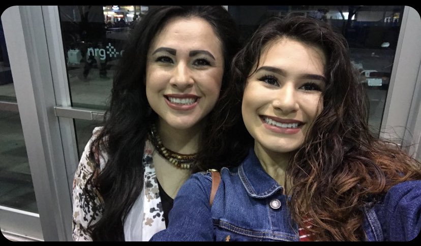 michelledel3's tweet photo. #RODEOHOUSTON https://t.co/8AHf4rYr6s