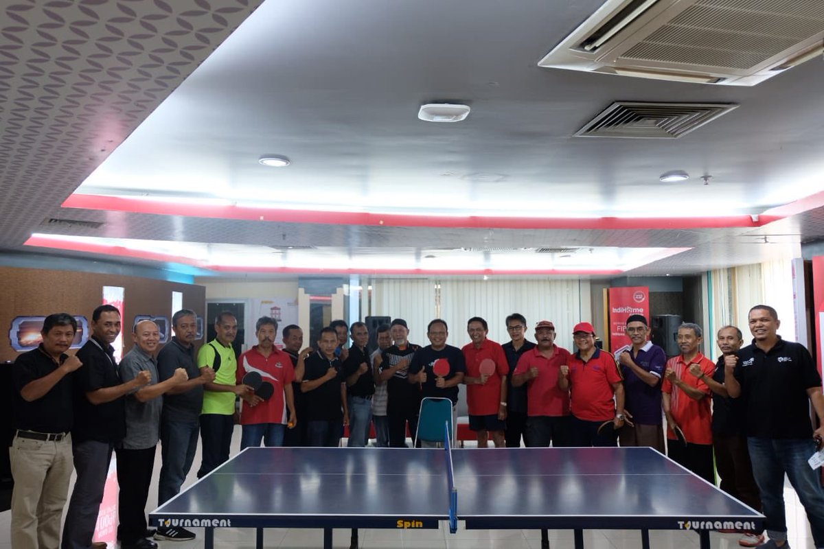 ayutri's tweet photo. Final tenis meja masih dlm edisi HUT Sekar Telkom yg ke 19 antar Witel TAN vs P2Tel #hutsekartelkom19 #livingthetelkomwaytangerang https://t.co/nCj0f15L97