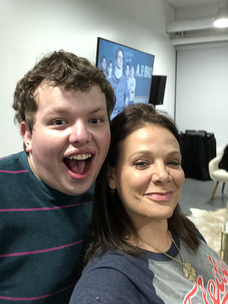 MeredthSalenger's tweet photo. East Coast just saw it! Now it’s your turn WEST Coast! #APBio season 2!!!!! @NBCAPBio @pattonoswalt @GlennHowerton @Peinetar @EddieLeavy @giantloserbaby @sariarambulo https://t.co/R7zMc4i7LT