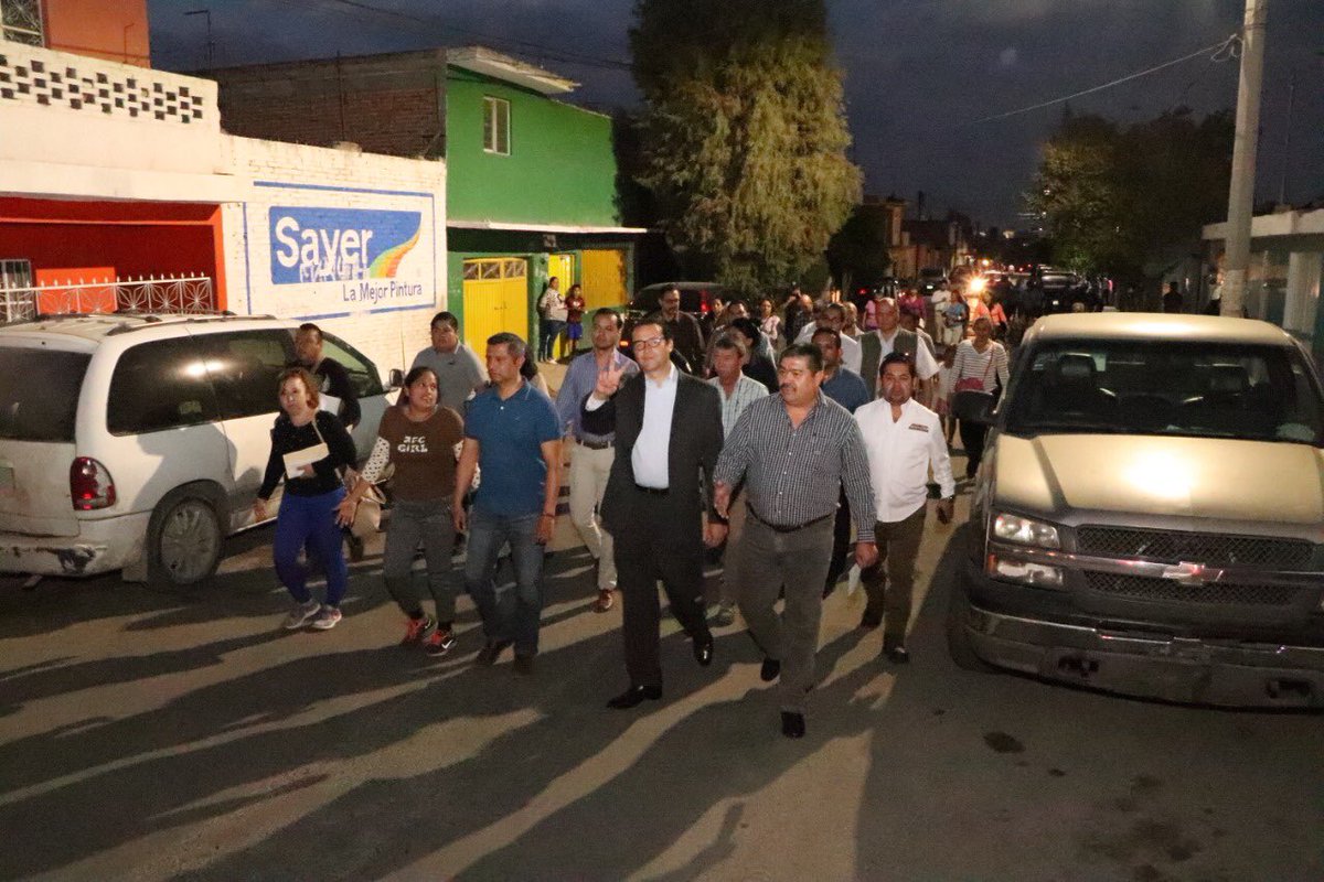 navaslp's tweet photo. Estamos recorriendo las calles que han sido recuperadas con el programa de rehabilitación de vialidades, hoy estuvimos en La San Luis Rey platicando con los principales usuarios. Seguiremos  #RecuperandoElCamino #SLP https://t.co/6BneYGr2bh