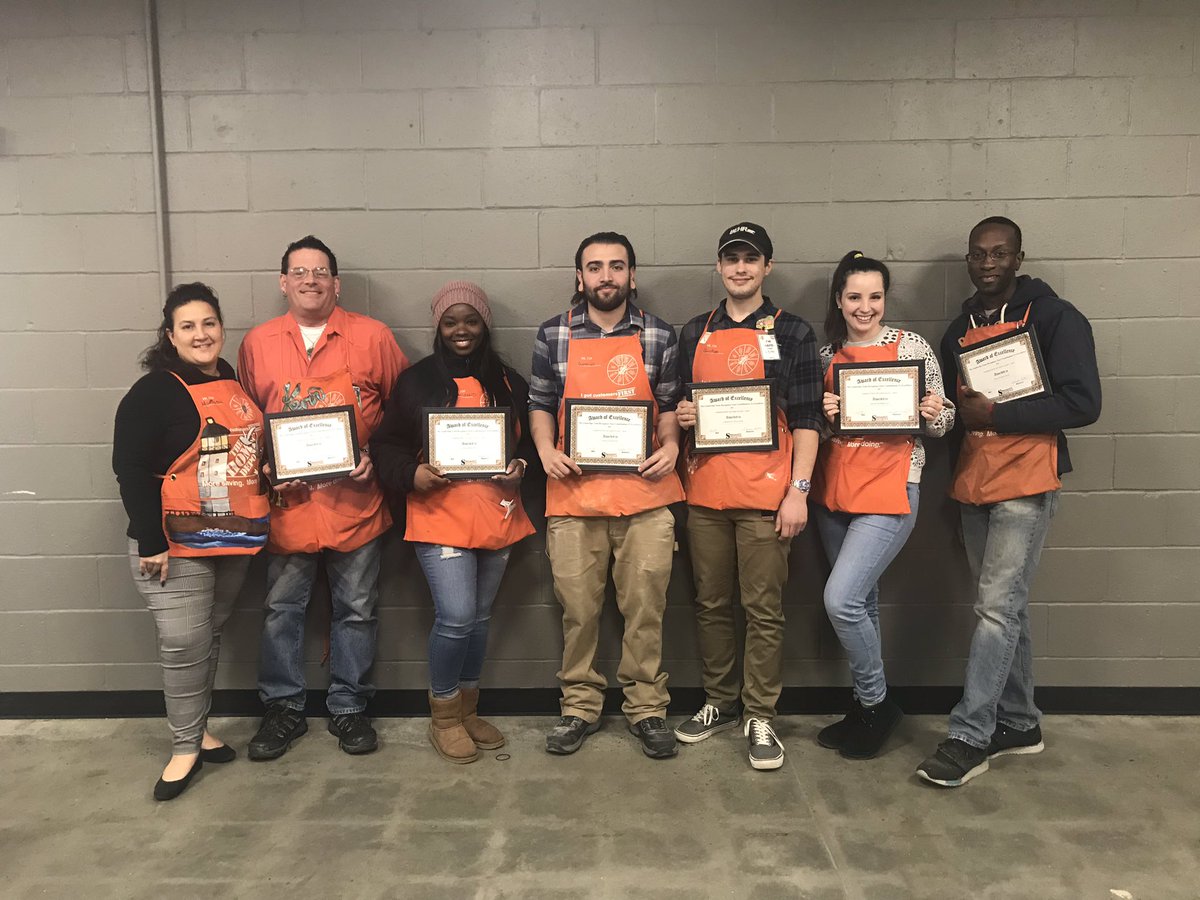 Great job to our amazing associates graduating from our Growth and Development class ! The sky is the limit for our future leaders . Keep pushing for the stars 🌟🌟🌟🌟
