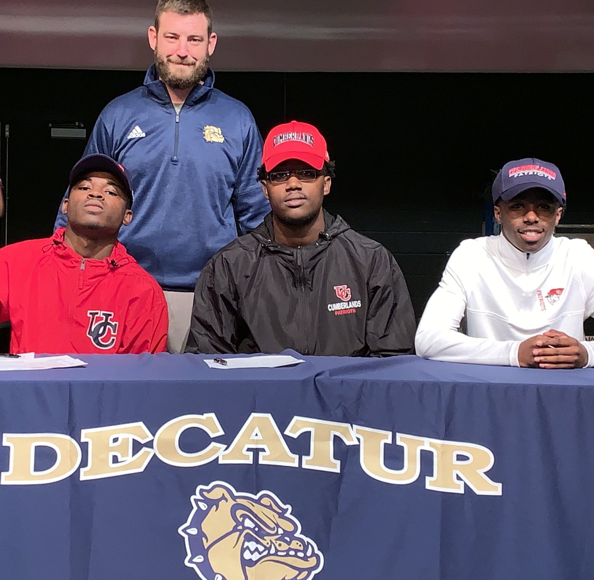 Congratulations to these bulldogs for signing. We are excited to see what you do! <a href="/Marcus50Hood/">Marcus  Hood</a> <a href="/ajaycarter123/">Andre Carter</a> @martize_smith @rjwa1ker <a href="/HunterH12655382/">Hunter Harris</a> <a href="/antonio_kilgore/">Antonio Kilgore</a>