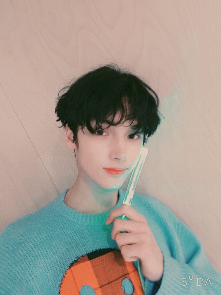 kklayoutss's tweet photo. thank you guys so much for 200 followers!! here’s a cute little heuning for y’all ~hannah 💛

#heuningkai 
#heuning 
#txt https://t.co/EIteYoLtMH