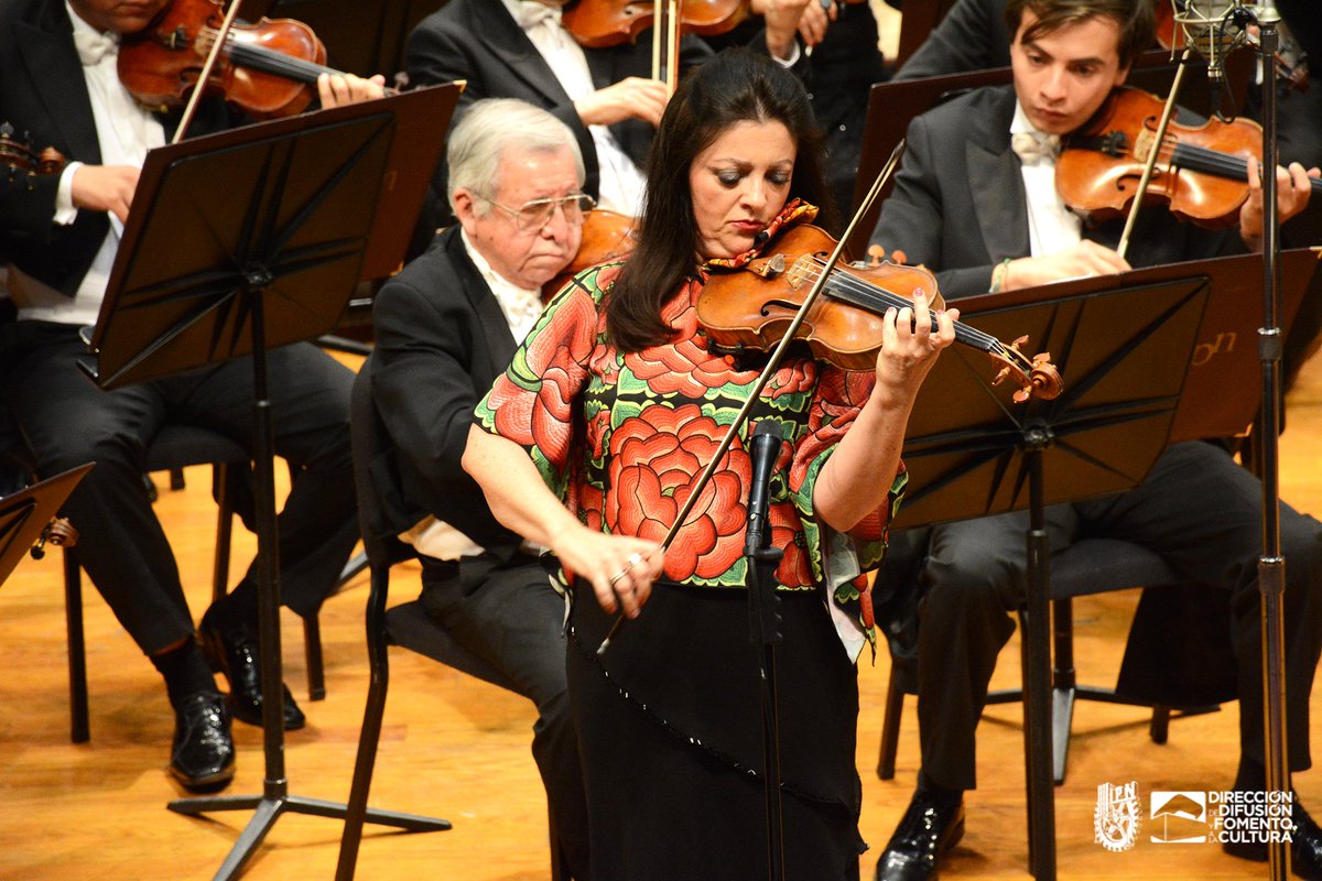 IPN_Cultura's tweet photo. #1raTempOSIPN2019 CONCIERTO 4 de la #OSIPN. #ErikaDOBOSIEWICZ extraordinaria solista en una admirable obra: Concierto para violín y orquesta en Re mayor de #BEETHOVEN. #EnriqueBARRIOS, dir.

Álbum de fotos ➡️ https://t.co/aEYTEKFpsd 

📷 | Edgar Mendoza.

#ElPoliTambiénEsCultura. https://t.co/Je24JSeako