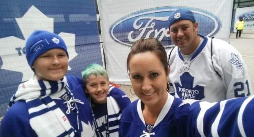 F150Superman's tweet photo. @MastercardCA #SomethingPriceless #SpringBreakEscape
#Staycation

I'm thinking the seats between the benches at a Leafs game during March break with my boys would be amazing!  #LeafsForever https://t.co/qeI5OyvHMH