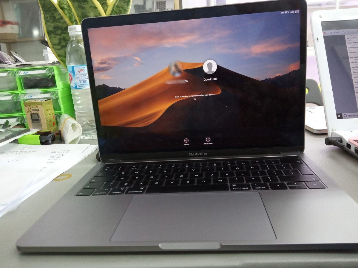 NguynTn51210977's tweet photo. [ Lỗi đầu xuất hiện trên #Macbook_Pro_2018 của bạn là gì? ]
Dưới đây là tình trạng #thanh_Touch_Bar không sáng đèn nhé....
Bạn có thể tham khảo thêm lỗi tại: https://t.co/MfQyOINchg
#nguyentin #chuyensuamacbook #repairmacbook #tphcm #hcm #vietnam https://t.co/K8gkcEWZzz
