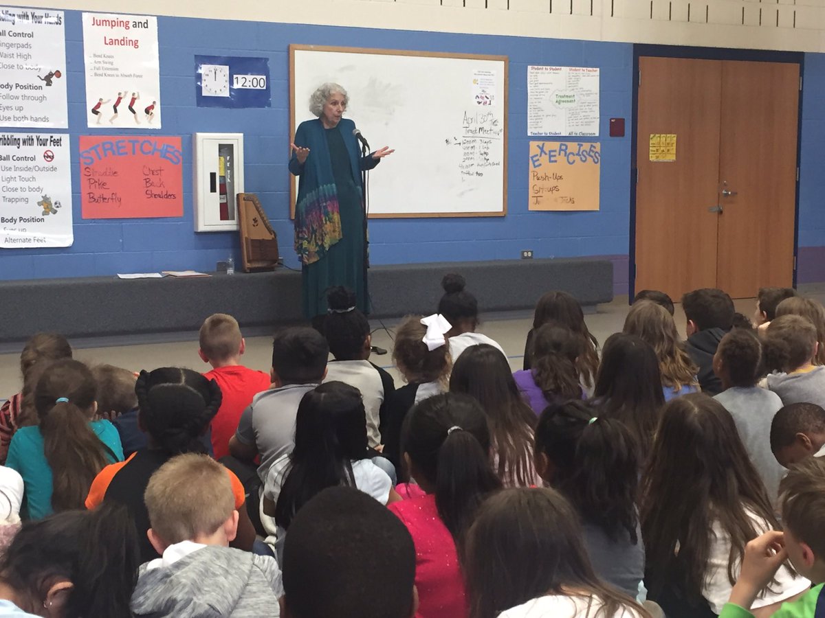 Library_PCE's tweet photo. It was a hot diggity dog day @SolleysSaints organized an amazing hot dog 🌭 supper @PecanCreek students heard an awesome #tejasstoryteller and #pecancreekpta hosted a #scholasticbookfairs 📚 #pcreads #pcgrows https://t.co/n012Okvf8a