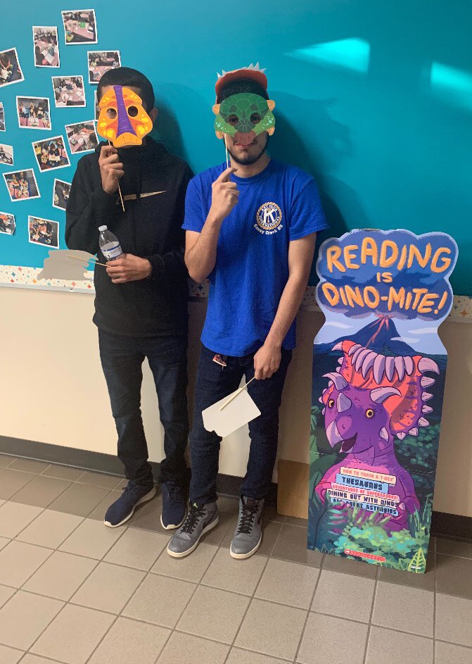 CCHS_KEYCLUB_'s tweet photo. (03/07/19) Today at Creighton’s Elementary Book Fair. 📚#bookcommunity #grooveintoservice #tokeyclub https://t.co/Yb7hf5lxGP