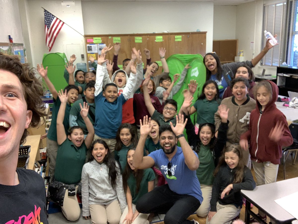 MicrosoftFlip's tweet photo. On this 7th day of the 🗺 #FlipgridBusTour...

🔮 #StudentVoice celebrations at @HawthornSchool

🥑 Jess joined us in the #SOLIDGOLDenState

🧬 Secret Sauce Explorations at @ExteraSchools

🦸‍♀️ @PernillaElma + friends 🇸🇪 #SkypeAThon

🎬 We made it!

#FlipgridFever 💚 https://t.co/b9e2vAZOW6