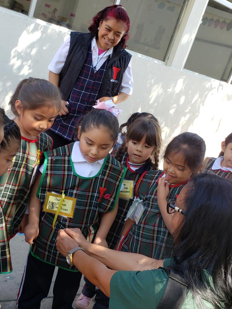 reginaoak's tweet photo. @eoydc Playing games with @ymca Mexico City girls is my favorite thing to do! Thanks @SouthwestAir 
#servicemission https://t.co/7BxPFiyxJb