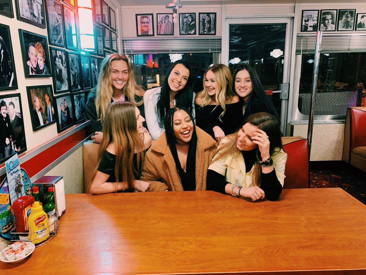 taking a break from studying for midterms to spend time with sisters that we love 💓🌟