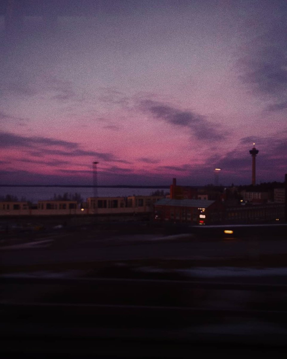 Did you knew that when the sky is pinkish means that the next day will have clear sky and possibly warmer weather?! 😍 - #vsco #lightroom #gurusinsta #35mm #viscoctb #sky #vsconature #tampere #suomi #finland #pink #peace #goodvibes dlvr.it/R0QXZN