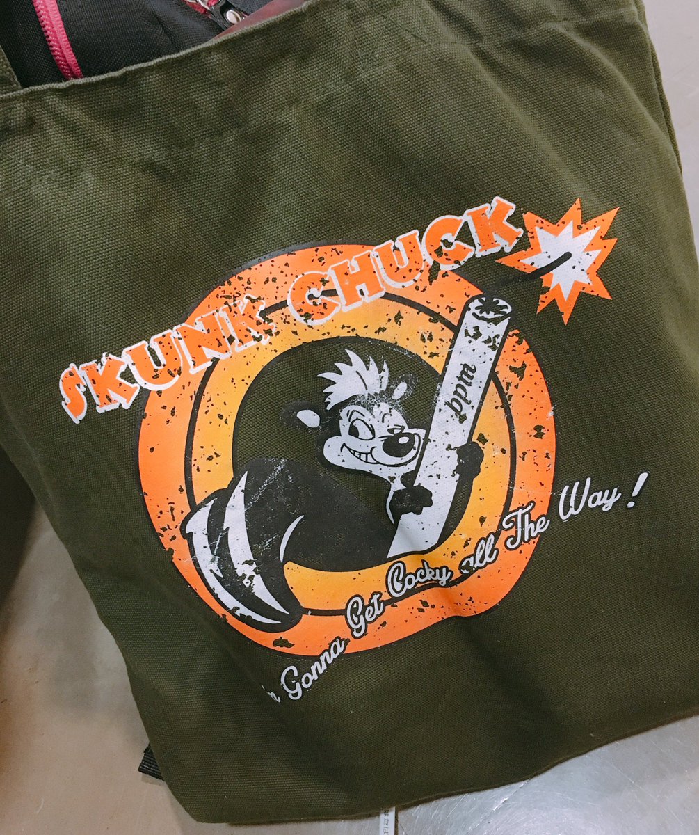 NatikoU18's tweet photo. DMCでクイックドロウの時にお世話になったスタッフさんに再会しまして、嬉しいなぁと思いつつ、もうそろそろあれから1年経つんだと思うとびっくりしてます。
そして今日はジェーンTシャツ着てるという笑
またみんなにお会いしたいなぁ☺️

#DMC
#bpmqd https://t.co/WYaJwGV43y