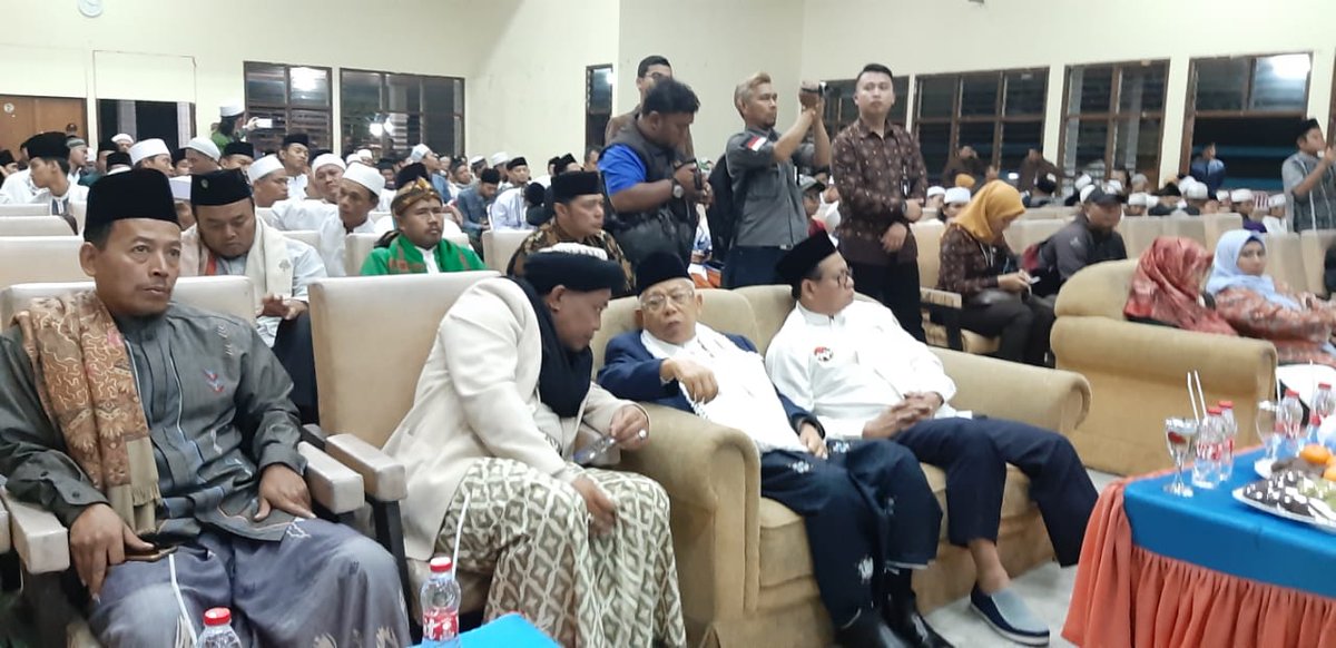 Master_C19's tweet photo. Organisasi Ikhwanul Mubalighin se-Bogor Raya menggelar acara deklarasi dan pelantikan koordinator untuk pemenangan paslon 01 Jokowi - Ma'ruf Amin
#MasterC19PortalKMA
#SUKMA
#SatuUntukKMA
#JokowiMarufAmin
#Jokowi1PeriodeLagi
#TakeOffIndonesiaBaru
#MarufAminAdalahKoentji https://t.co/72BLyscNPO