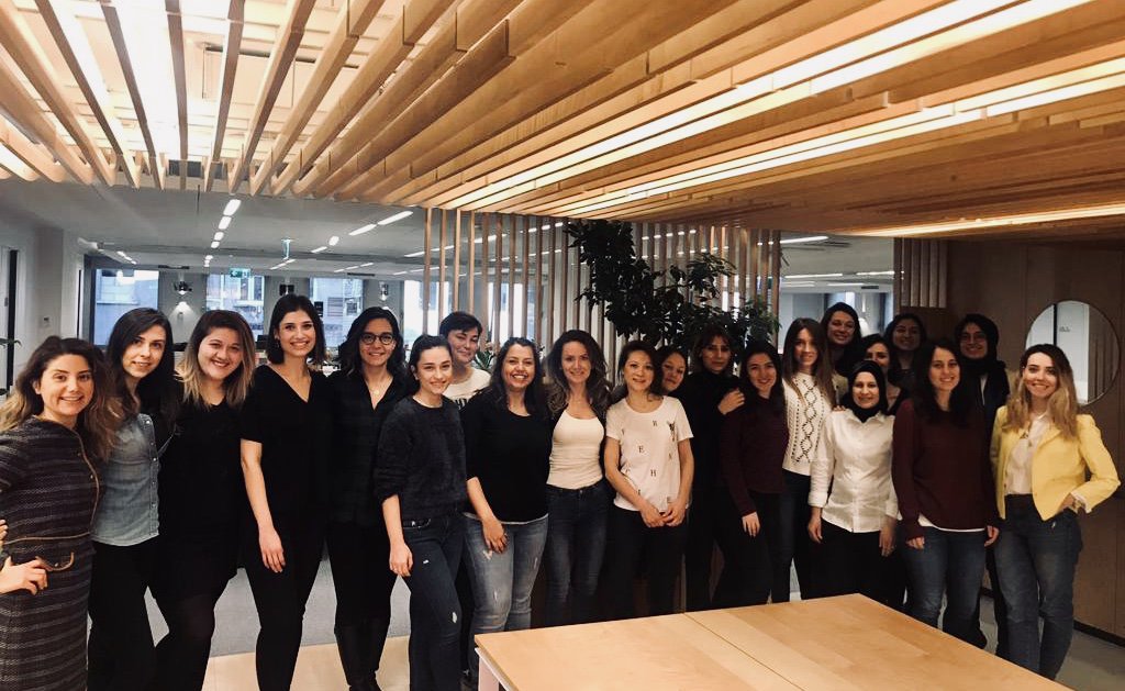 %50’yi aşan kadın çalışanıyla <a href="/paycell/">Paycell</a> markasına can vermek, bir Start-up’ı yönetirken kadınların gücünü yanımda  hissetmek... Tüm kadınların Emekçi Kadınlar Günü kutlu olsun.