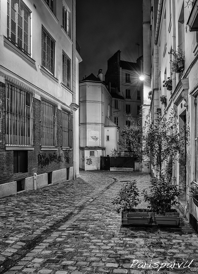 LA BALADE DU VENDREDI

Pour cette cinquantième balade je vous emmène dans le 11ème arrondissement, et plus précisément Cité Voltaire.

parisparvu.com ( + de 4000 photos de Paris. A partir de 45€.