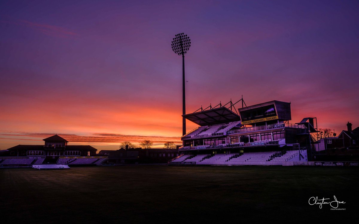 Sunrise this morning over the majestic <a href="/SomersetCCC/">Somerset Cricket</a>. 📷🏏 #WeAreSomerset #SCCC #Taunton #Somerset #Sunrise @SCCC_Stragglers