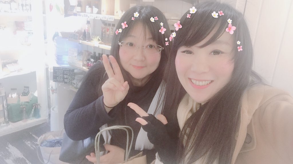 Reah0921's tweet photo. 行ってきたよ。娘の新居に置くアロマを買いました。おばちゃんどーでもいい話に付き合ってくれたよ。
#REGENTHOUSE
#アロマ https://t.co/PjJwwHjD7c