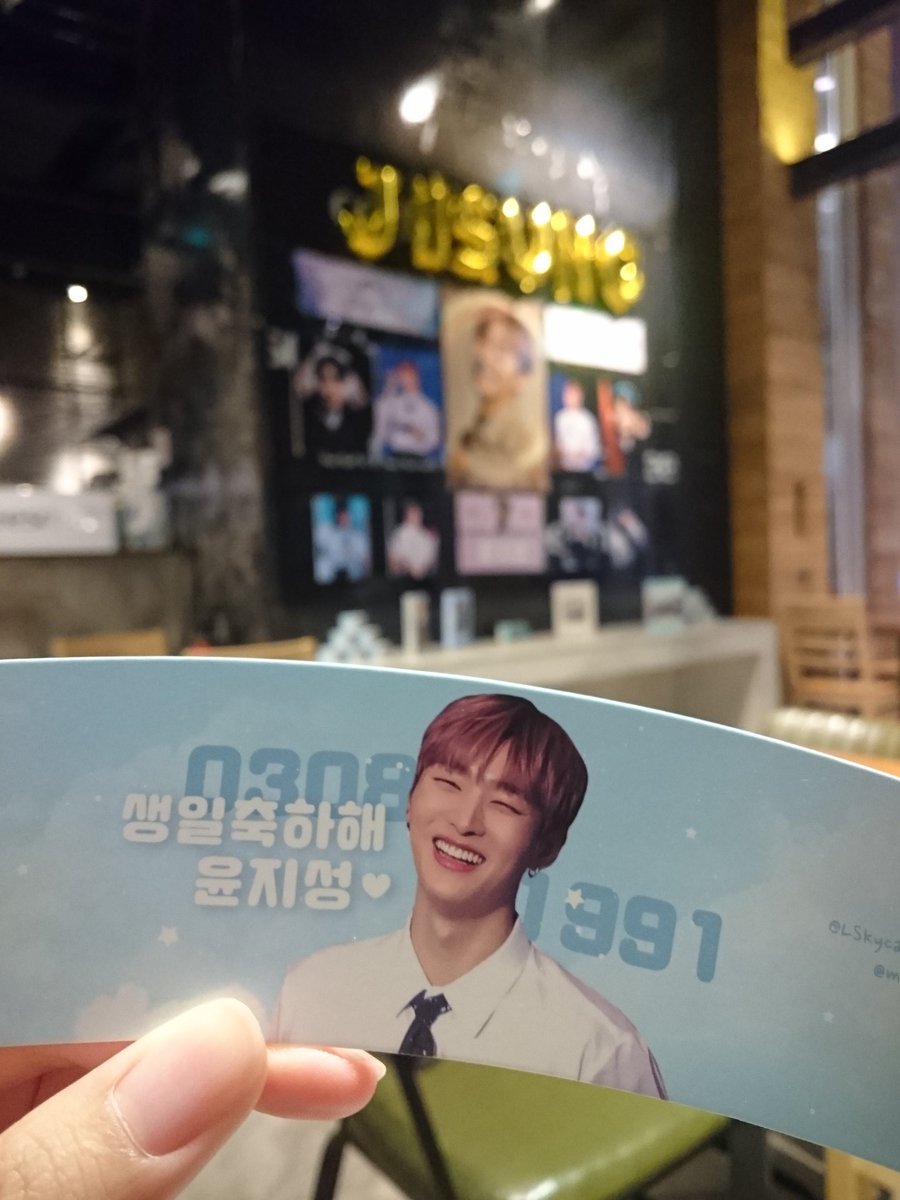 imvisvisvis's tweet photo. #Limitless_SkyCafe #HBD_YOONJISUNG 
pretty decorations for our awesome leader's day 💕 https://t.co/66HMpyjhmP