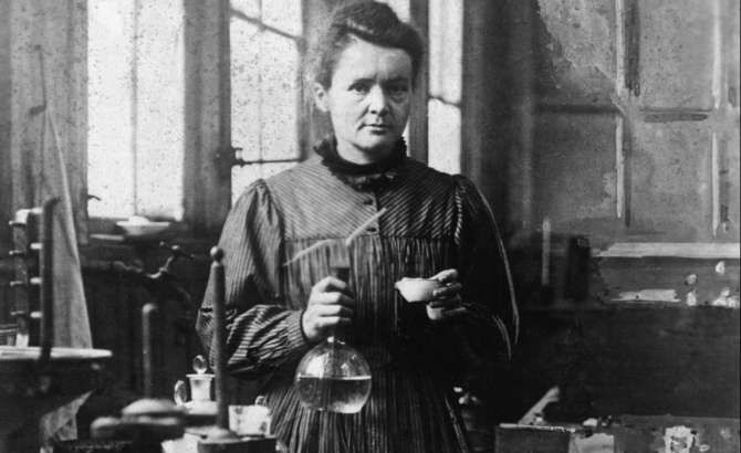 octilus's tweet photo. 1903:Marie Curie se convierte en la primera mujer en ganar el Premio Nobel
 En 1903,obtuvo el Premio Nobel de Física por el descubrimiento de la radiactividad. En 1911, repitió galardón en la categoría de Química. Es aún la única que lo ha logrado en dos categorías diferentes. https://t.co/sDLRBBptxX