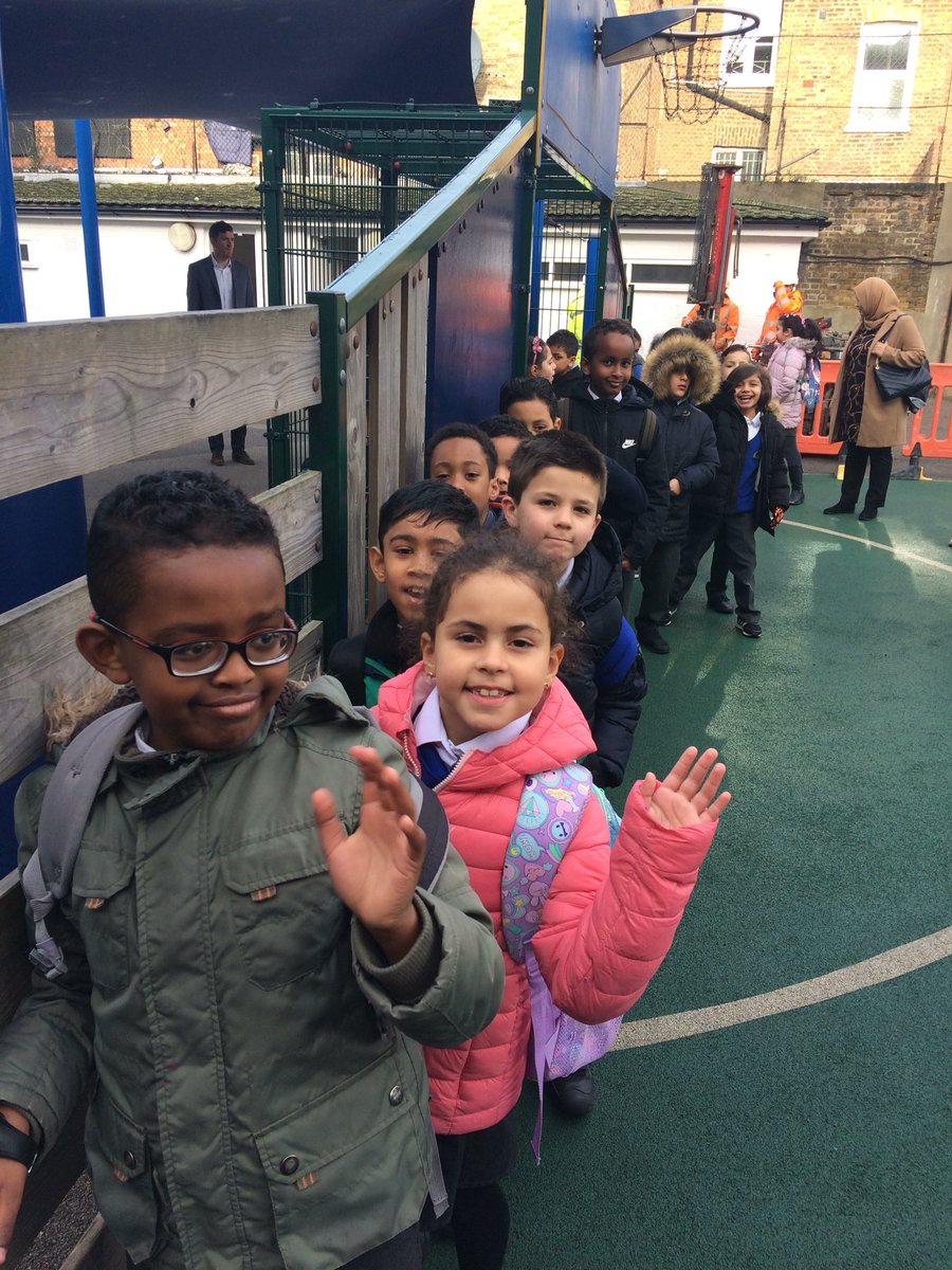 Feels like spring is in the air this morning! Good morning from Birch 🌳 #DayInTheLifeOfBirch <a href="/BevingtonRBKC/">Bevington Primary</a>