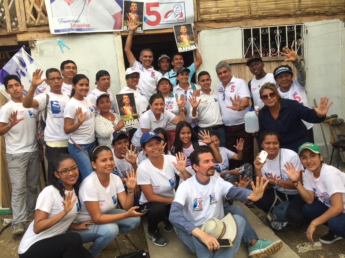 EmilyVeraA_'s tweet photo. La revolución vive en el ❤️ del pueblo.

Dejaste semilla @MashiRafael!!!
Los jóvenes todos los días vamos de casa en casa comprometiendo a la ciudadanía para #RecuperarLaPatria🇪🇨

¡24M Todo, Todito 5!
¡Vamos a recuperar la Patria y empezamos por Guayas! https://t.co/7cO9l9VfoW