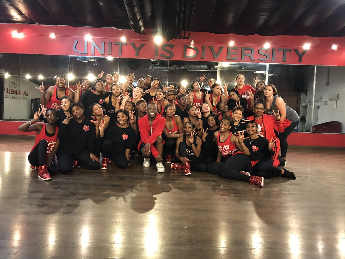 summit_tours's tweet photo. These smiles say it all!!! The gorgeous @CHHSHighstepper had a blast taking a hip hop masterclass from the amazing @MightyMykell at @DanceMillennium today! What a fun way to start off their LA trip! ♥️♥️♥️ #summittravelandtours #cedarhillhighsteppers #mykell #masterclass #latrip https://t.co/d1XNlxlihU