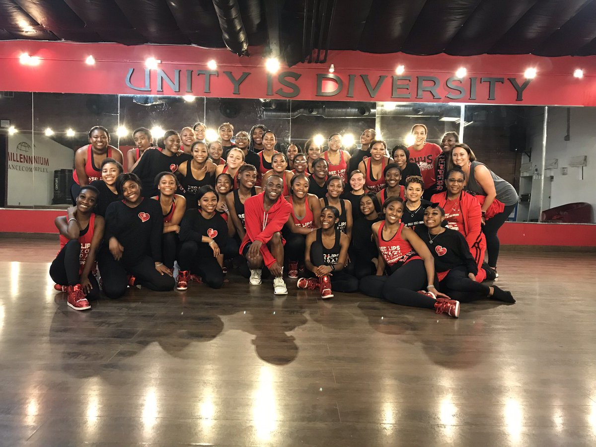summit_tours's tweet photo. These smiles say it all!!! The gorgeous @CHHSHighstepper had a blast taking a hip hop masterclass from the amazing @MightyMykell at @DanceMillennium today! What a fun way to start off their LA trip! ♥️♥️♥️ #summittravelandtours #cedarhillhighsteppers #mykell #masterclass #latrip https://t.co/d1XNlxlihU