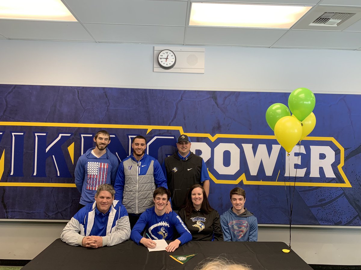 CoachPetties10's tweet photo. Can’t put together words how proud I am of this kid. Hard work, focus, grit, toughness and attention to detail, among many other traits is what gets you to this point. Keep being you kid, can’t wait to see what else is in store for you. @Kgriff_24 #AnotherOne #PettiesBuilt ✊🏾 https://t.co/RnQmaGuEjp