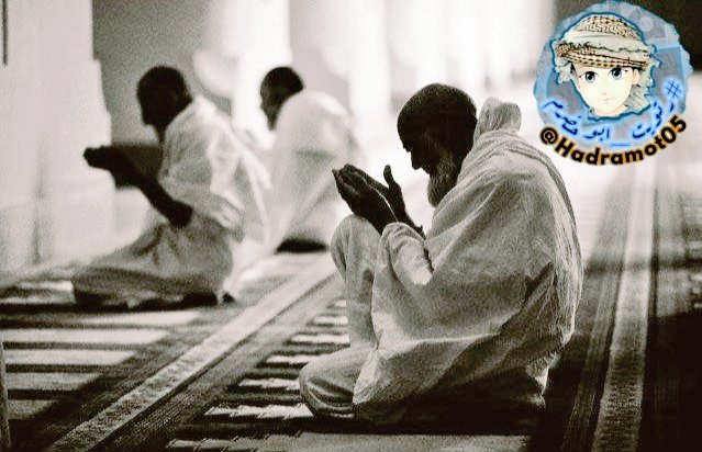 hadramot05's tweet photo. إِلَهِي كَيفَ أُخفِي مَا بِقَلبِي
             وَأنتَ إِلَيَّ أَقرَبُ مِن وَرِيدِي؟!

مَدَدتُ يَدِي إِلَيكَ فَلَا تَكِلنِي
             لِغَيرِكَ مِن قَرِيبٍ أَو بَعِيدِ 

#يوم_الجمعة
#رتويت_ابوحضرم ❤
#حضرموت https://t.co/eEVOLB2XDh