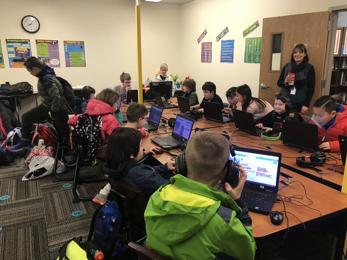 kathsan's tweet image. Amazing turnout this morning for our drop in coding session with @Killamnews students! @STEMReading #codeorg #dashdot